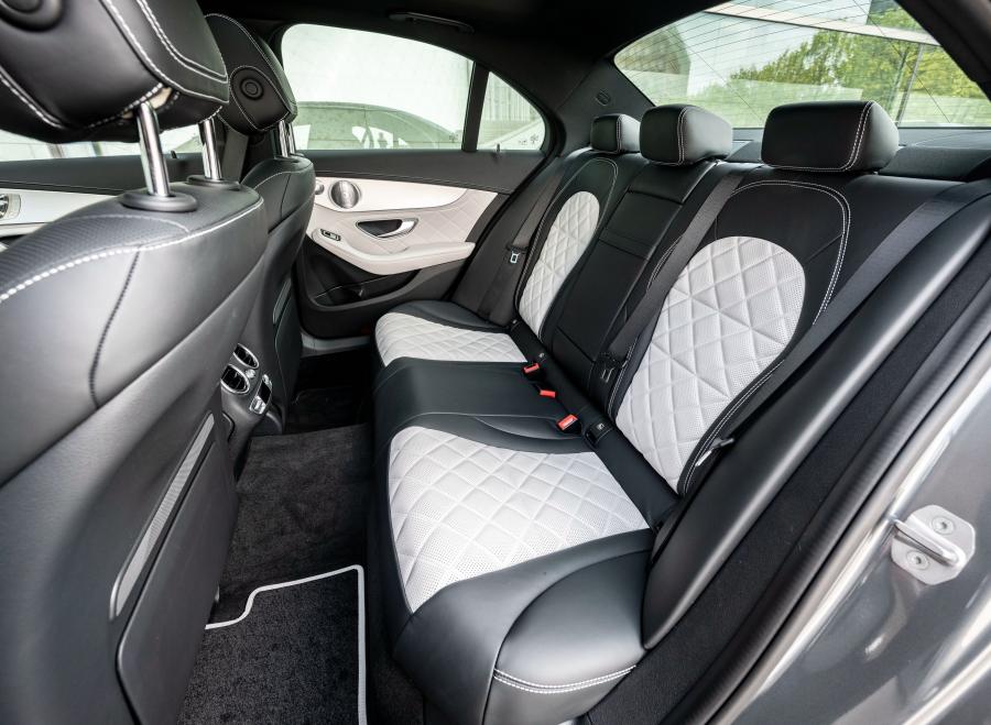 Интерьер Mercedes-Benz C200 (W205) 2018 года  (WW) (фото 8 из 34)